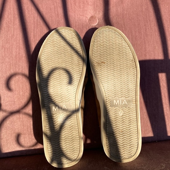 MIA sneakers! - Picture 8 of 9